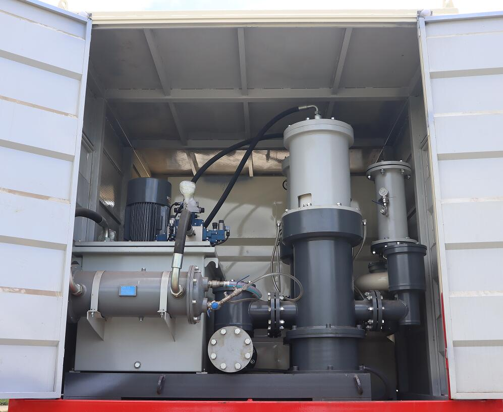 HLW9400XWC型污水处理半挂车